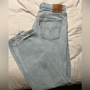 Levi's High Rise Light Wash Blue Jeans